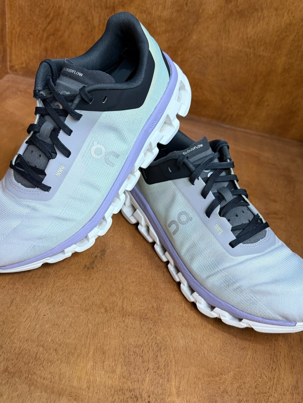 On Cloudflow 4 Running Shoes Womens Size 9 Fade Wisteria Athletic Sneakers